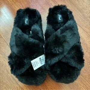 PINK Victoria's Secret Black Fuzzy Platform Slippers